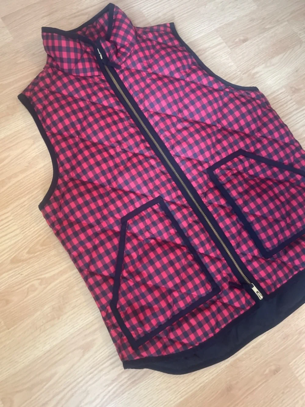 J Crew Red Black Buffalo Check Quilted Puffer Vest Gilet Size Medium
